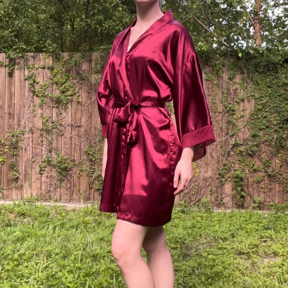 3/$30 Vintage Satin & Silk Robe - Picture 4 of 7